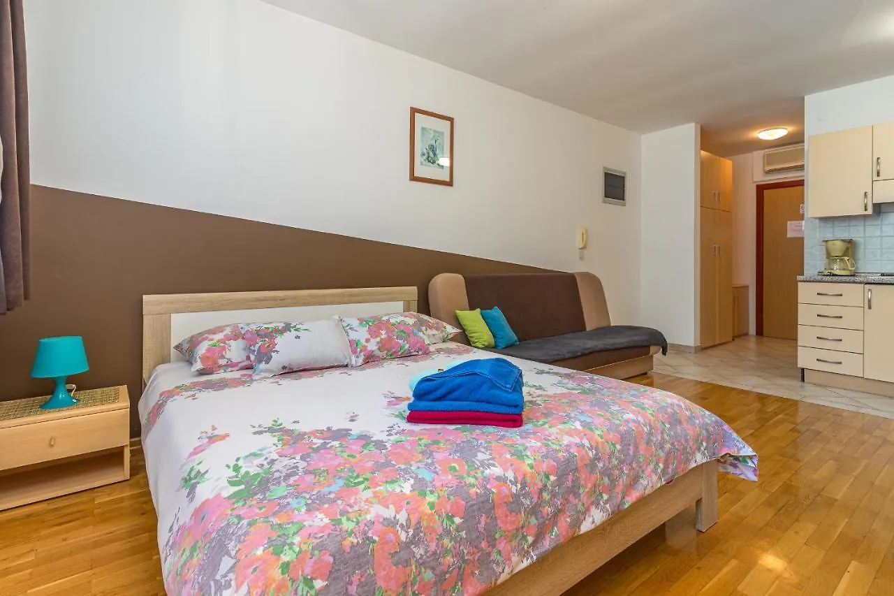 Apartments Vasic プーラ